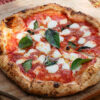 Margherita, pomodoro e fior di latte