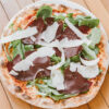 Pomodoro, bresaola, rucola, scaglie di grana
